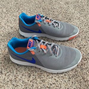 Nike Women Flex Experience Rn 5 Shoes Gray Size 8
